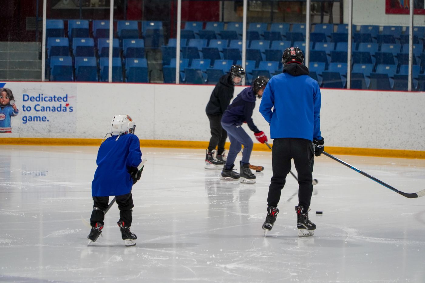 Parents and siblings watching from behind the glass